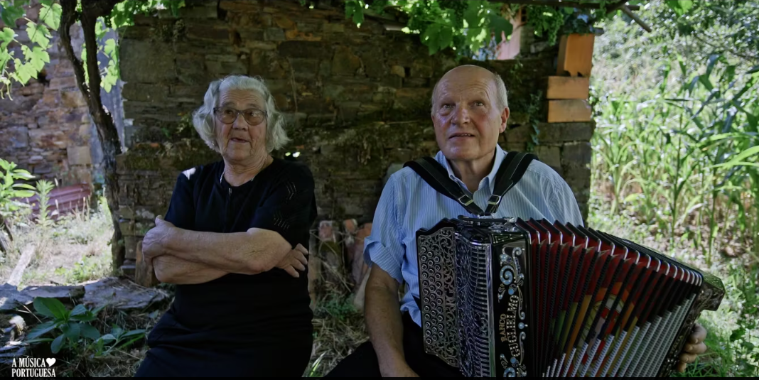 Casal Maravilhou a Cantar e a Tocar este FADO à DESGARRADA