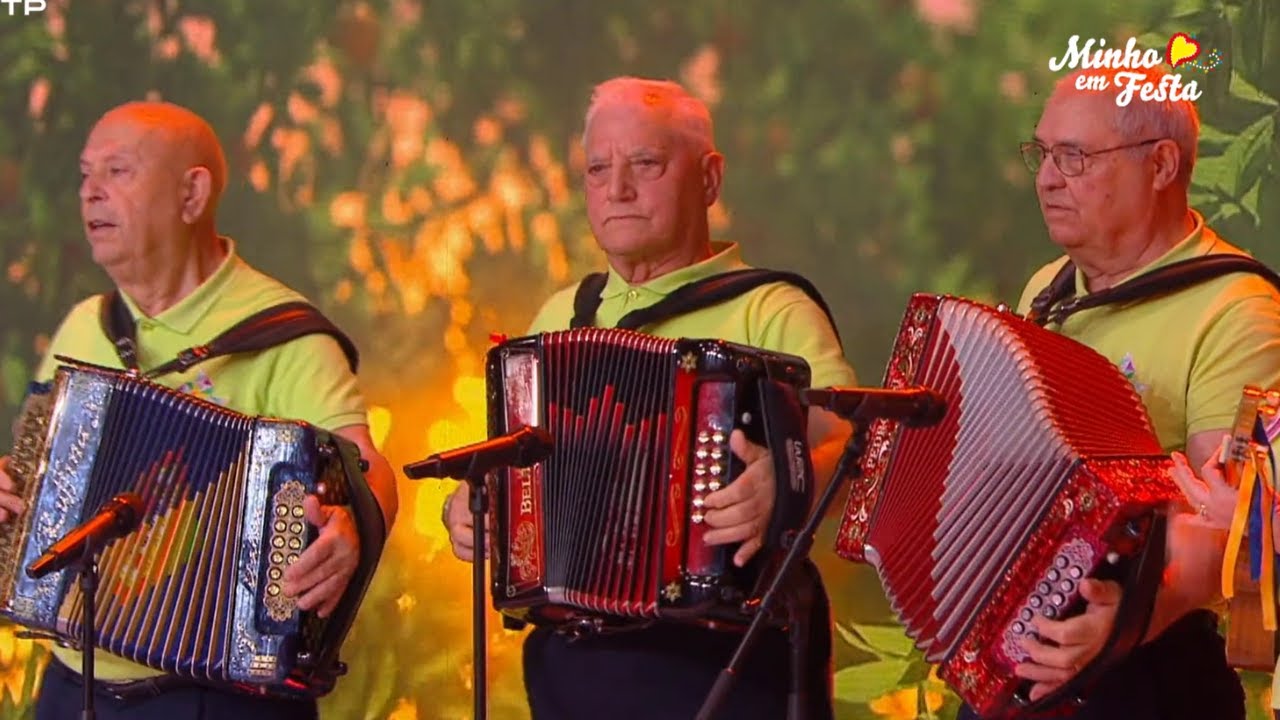Senhoras e Senhores mais Idosos mostram como se canta e toca